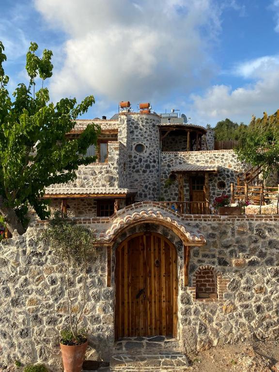 Antalya villa taş duvarı uygulaması